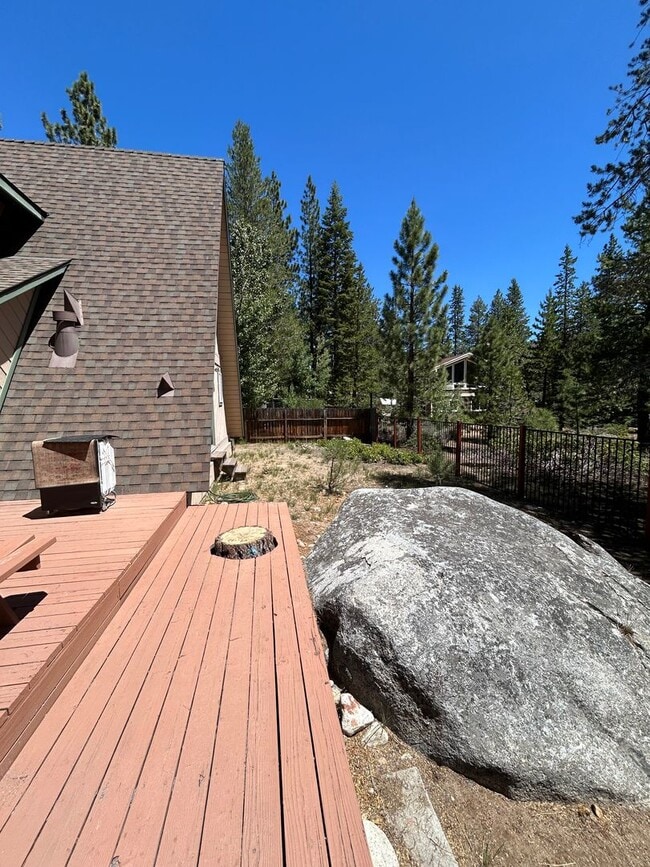Foto del edificio - Christmas Valley Chalet with Garage - acro...