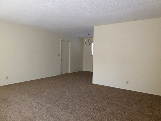 Foto del edificio - 2 Bedroom Duplex in East Glenn
