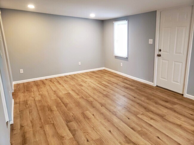 Living Room - 425 E Parkland Ave