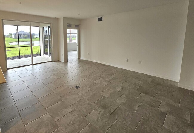 Foto del edificio - 5698 Melbourne Ct