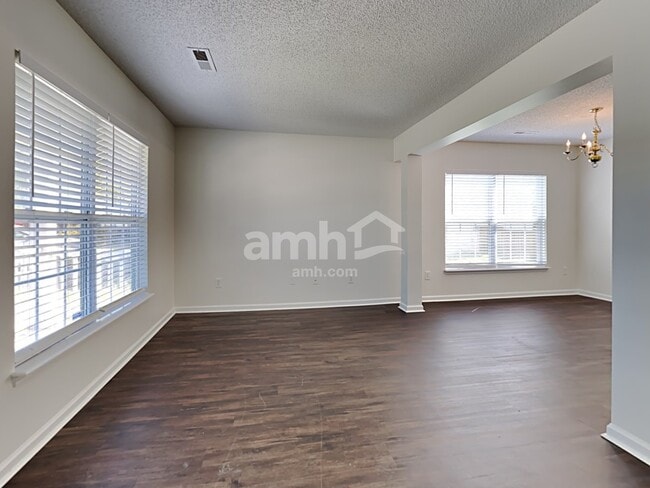 Foto del edificio - 5069 Thornton Dr