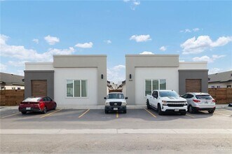 Building Photo - 3600 Valeria Ln