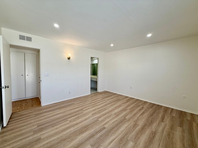 Foto del edificio - 5320 Zelzah Ave