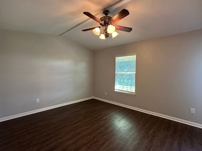 Building Photo - Ready for move in