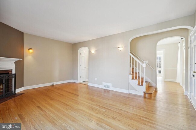 Foto del edificio - 313 E Mason Ave