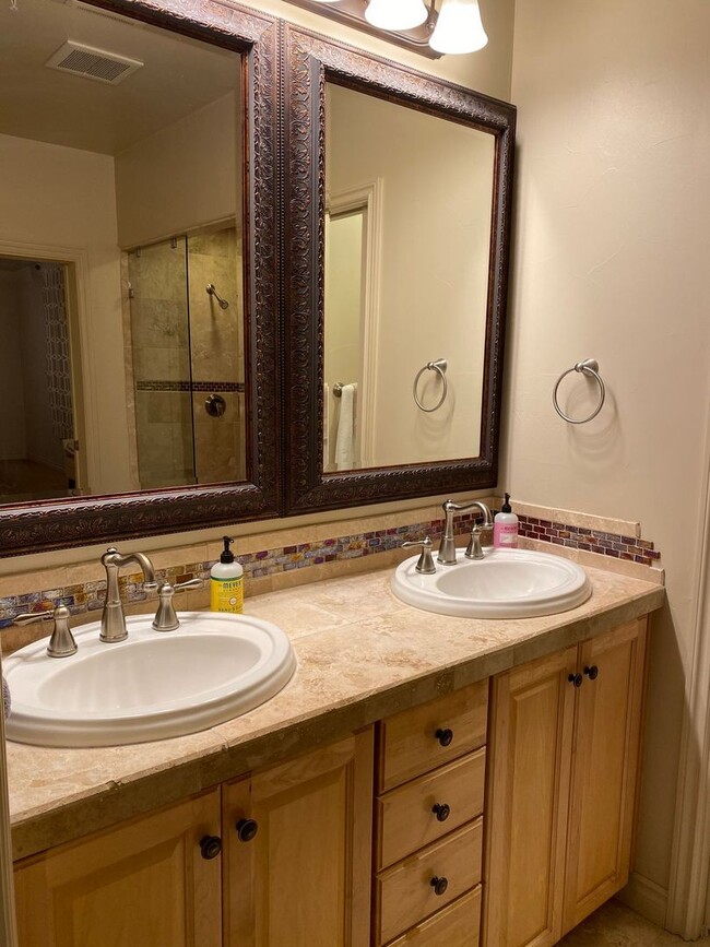 Building Photo - Fully furnished rental Available March 22nd