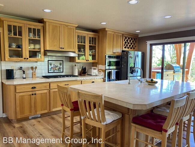 Building Photo - 4 br, 3.5 bath House - 12362 NW Coleman Drive