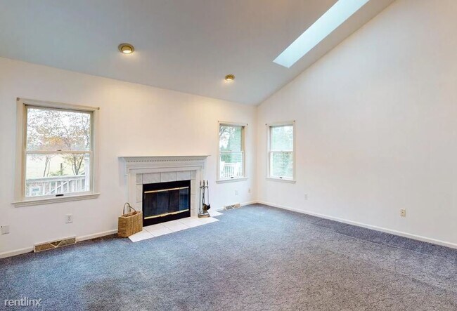 Building Photo - 4 br, 3 bath House - 34 Maria Dr