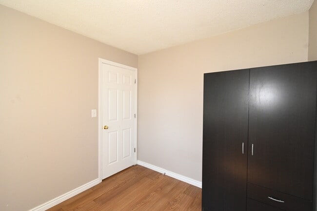 Building Photo - 8077 Rochester Crescent