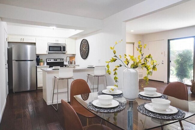 Foto del edificio - 6103 Admiralty Ln