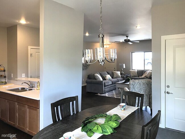Building Photo - 2 br, 2 bath Townhome - 123 Vista View Dr