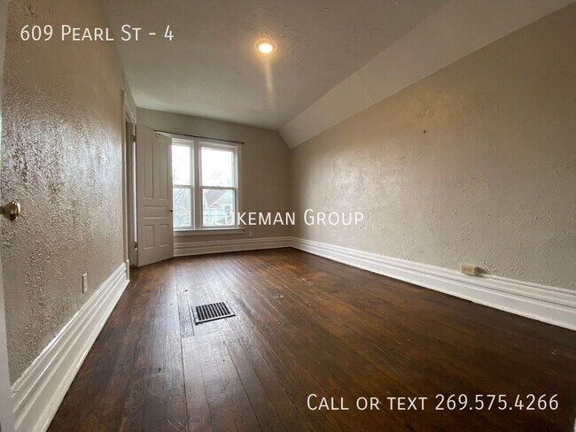 Building Photo - 609 Pearl St
