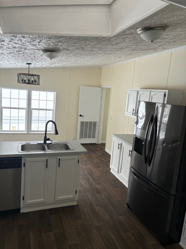 Building Photo - 3 Bedroom, 2 Bathroom Manufactured Home
