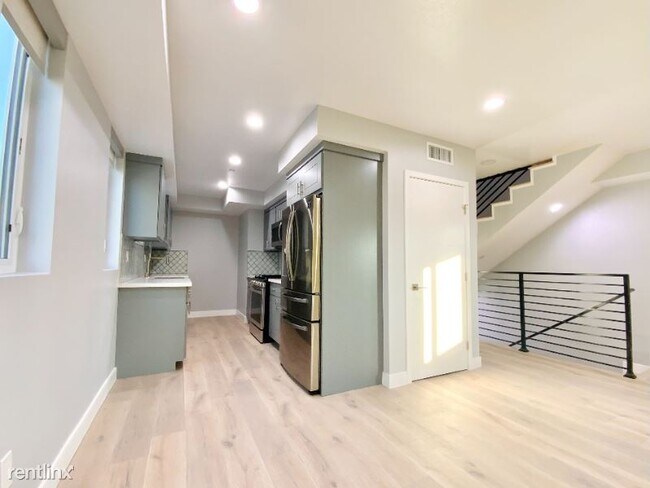Foto del edificio - 3 br, 3.5 bath Townhome - 11320 Miranda St
