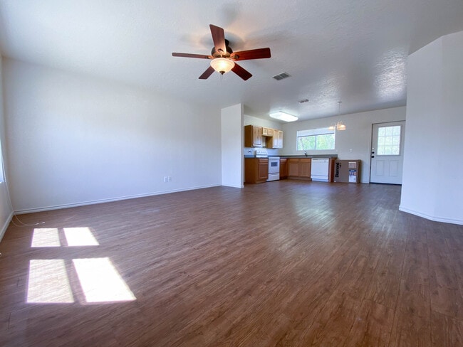 Foto del edificio - 3215 Northwest Blvd