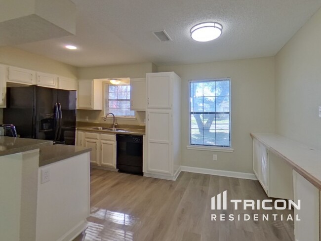 Foto del edificio - 5900 Sea Breeze Ln