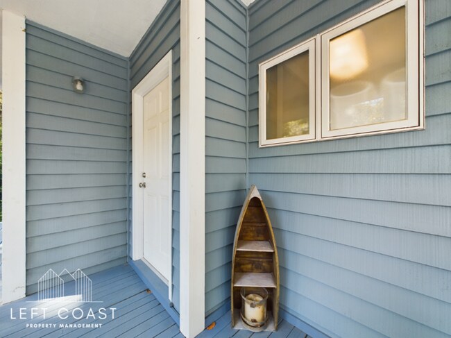 Building Photo - 3614 NW Shore View Loop