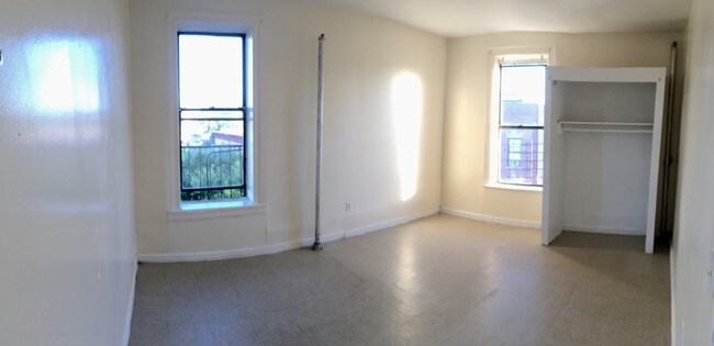 Building Photo - 621 E 170th St