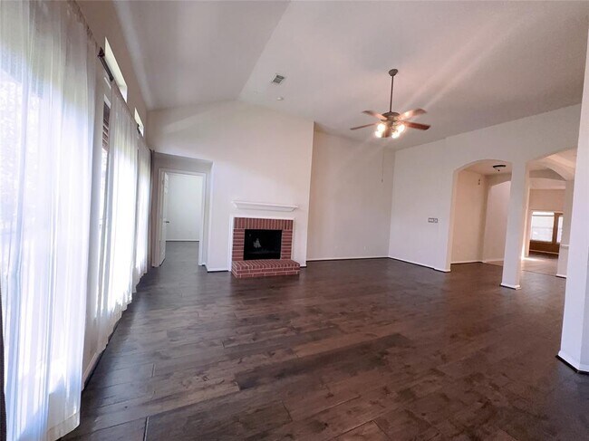 Building Photo - 7018 Paradise Park Bend