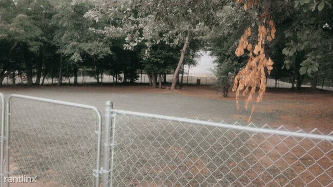 Foto del edificio - 3 br, 1.5 bath House - 1709 Brown Rd