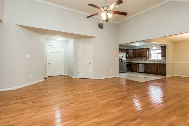 Foto del edificio - 2663 Candler Dr