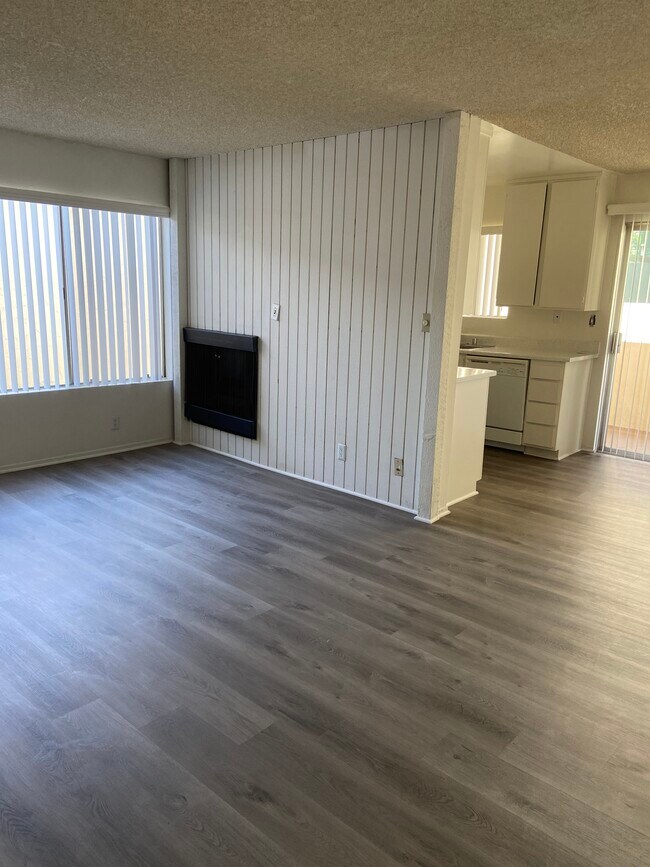 Foto del edificio - 10558 Eastborne Ave