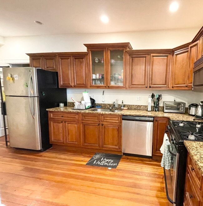 Building Photo - 112 Hillside St