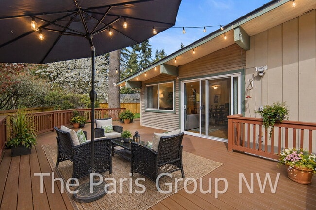 Building Photo - Fantastic Modernized Bridle Trails Mid Century Home * Central A/C, EV Charger, Exceptional Outdoo...