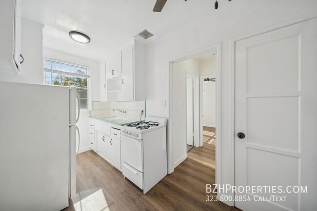 Building Photo - 4010 Los Feliz Blvd