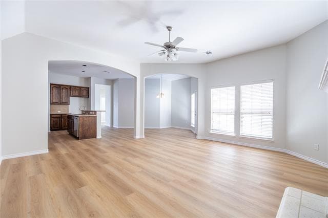 Foto del edificio - 5708 Silver Buckle Dr