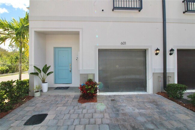 Foto del edificio - 601 SW 11th St