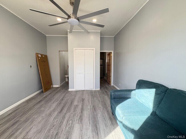 Foto del edificio - 181 Conklin Ave