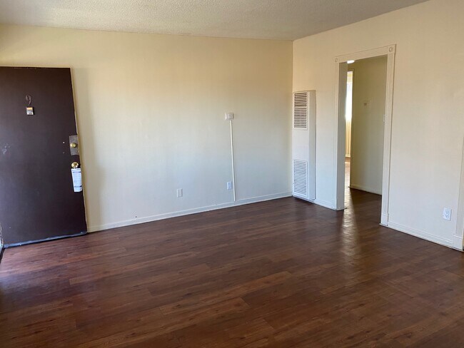 Building Photo - 853 Glenway Dr