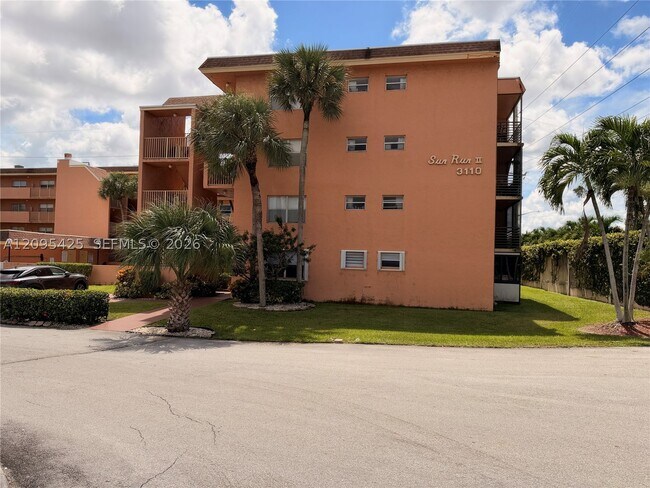 Foto del edificio - 3110 N Pine Island Rd