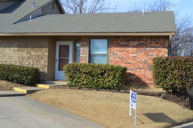 Primary Photo - 6820 NW Willow Springs Dr