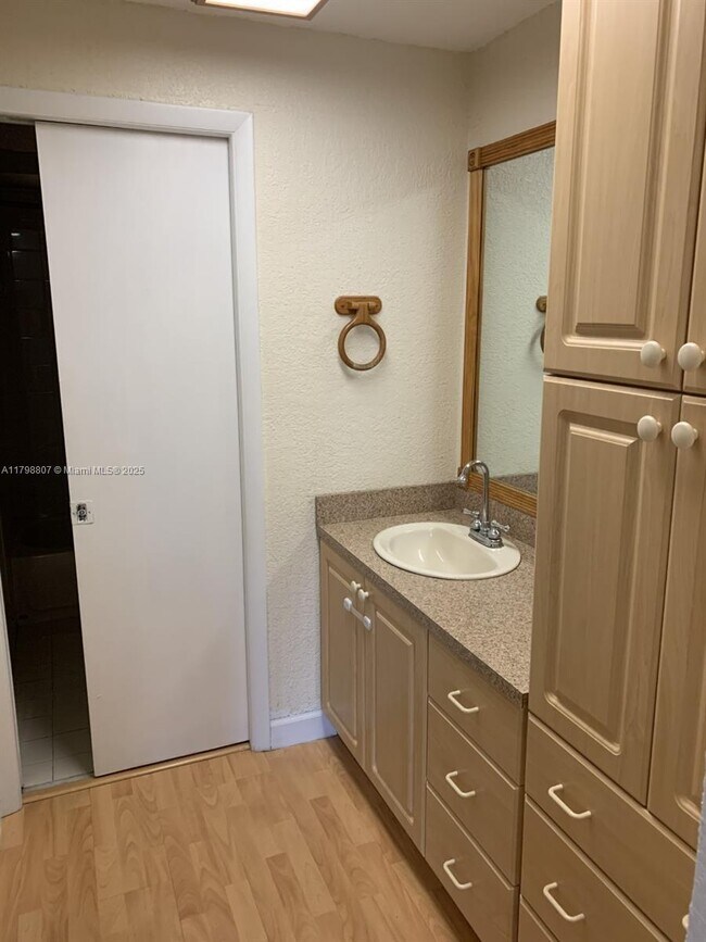 Foto del edificio - 8075 SW 107th Ave