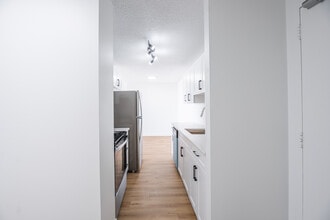 Building Photo - Glenmore Heights