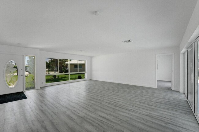 Building Photo - 936 Brookdale Dr