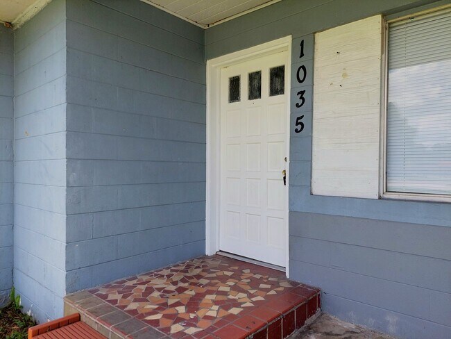 Building Photo - 3 Bedroom, 2 Bathroom House in Lakeland