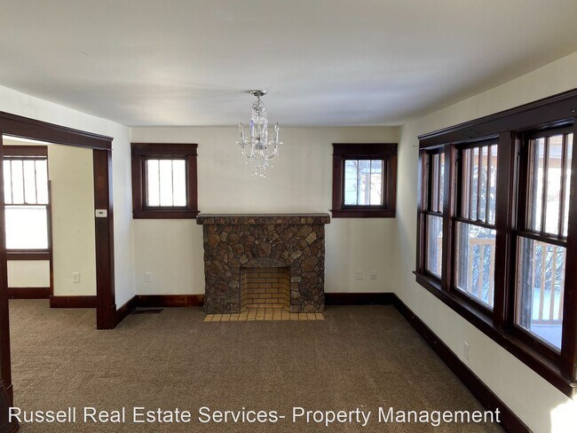 Building Photo - 3 br, 1 bath House - 1055 West 12th St.