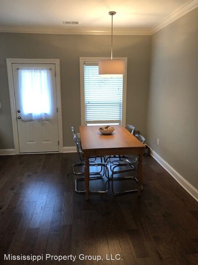 Building Photo - 4 br, 4.5 bath House - 434 Walker Circle