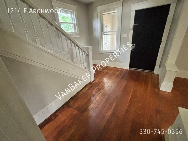 Foto del edificio - 1214 E Archwood Ave