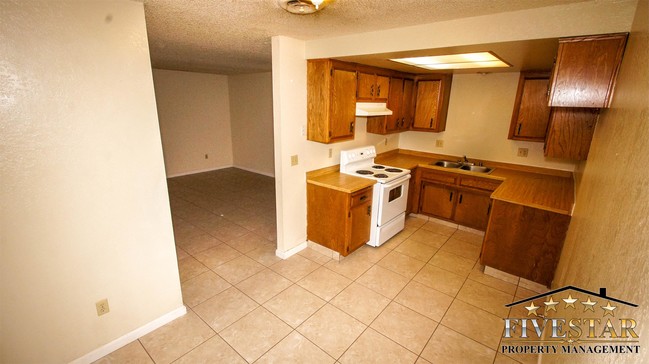 Building Photo - 4409 Parkwood Ct