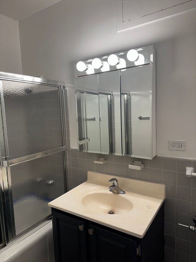 Foto del edificio - 4180 N Marine Dr