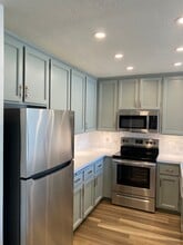 Building Photo - 270 Dahlia Ave