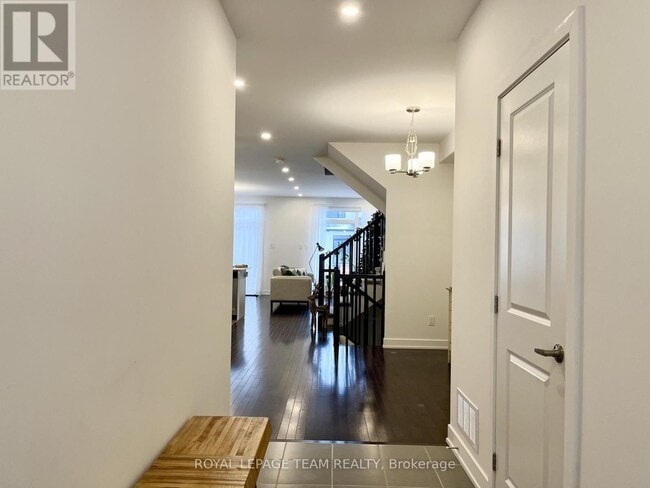 Building Photo - 57 Heirloom St