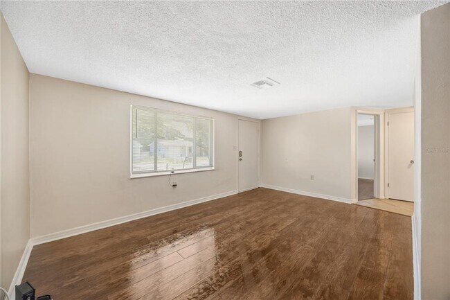 Foto del edificio - 7804 Niagara Dr