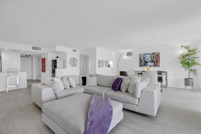 Foto del edificio - 1717 N Bayshore Dr