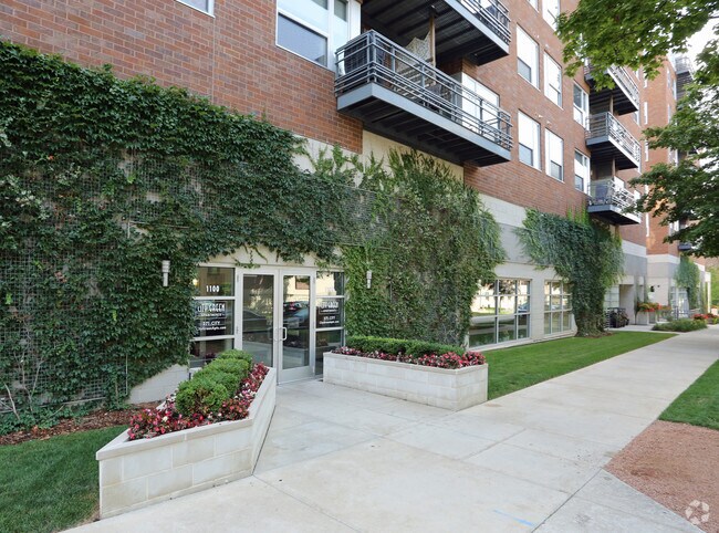 Jefferson Block Apartments Rentals Milwaukee, WI