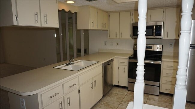 Building Photo - 12371 Dearborn Dr